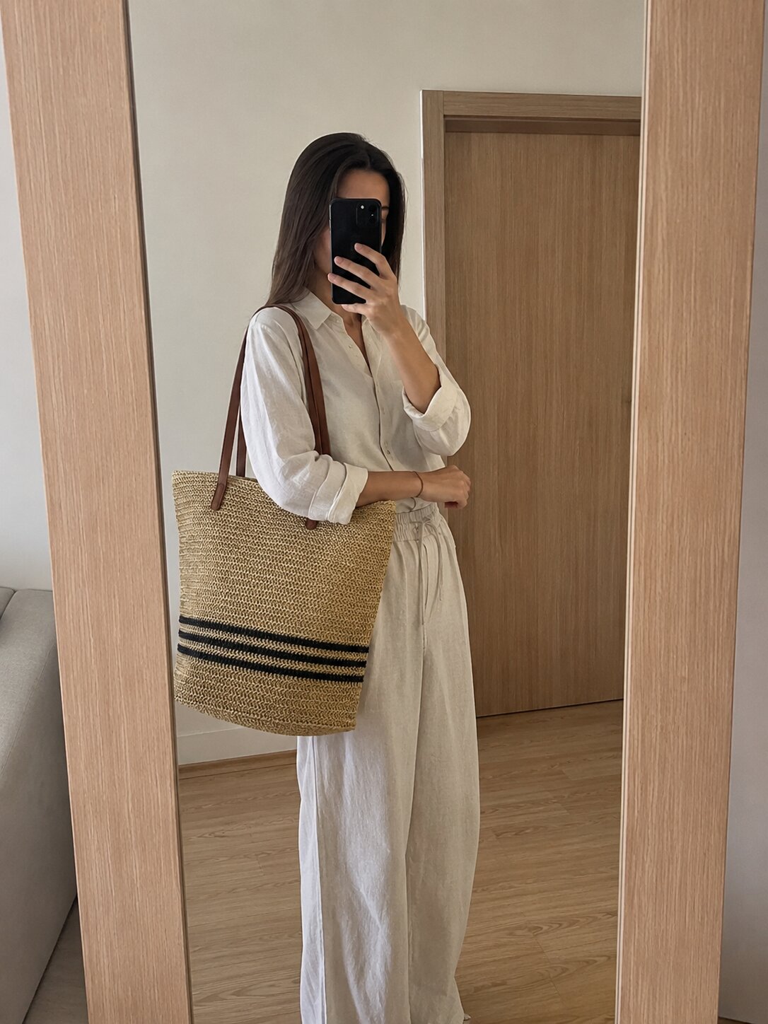 Nicole Tote